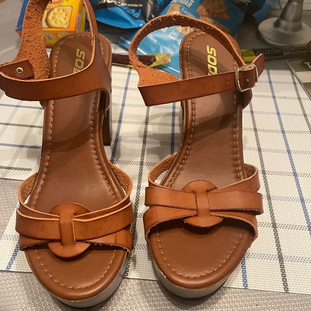 Women’s platform sandals